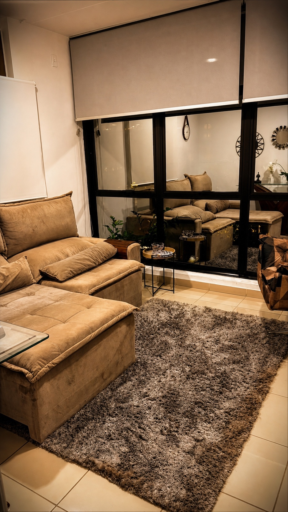 Sala 3 Ampla da Clínica FT, ampla, com sofá e janela